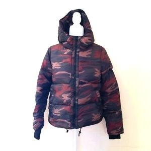 American Eagle  Outfitters Camo Puffer Jacket